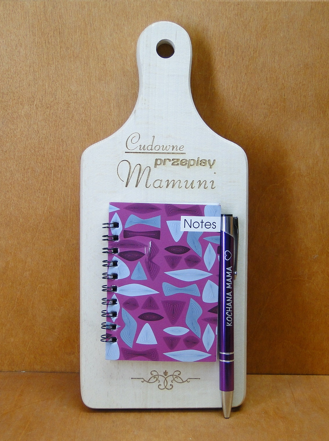 Notes z długopisem na deseczce Dla Mamy 27 x 12 cm.   - P1098W3
