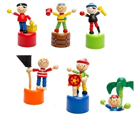 figurka drewniana pirat  | u-961